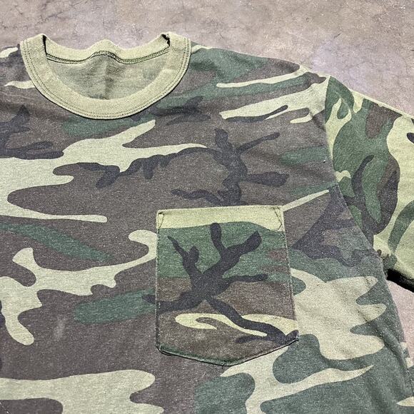 Vintage 70s Pocket Jungle Camo Boxy Blank T-Shirt - Picture 3 of 3